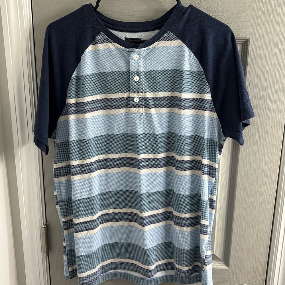 Levi's Striped Henley Tee - Large